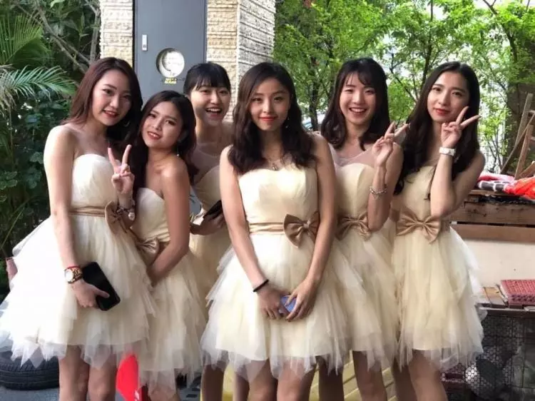 婚禮拚排場!出賣女友妹妹「超正伴娘團」左二小隻馬超Q… 網暴動:求聯絡方式