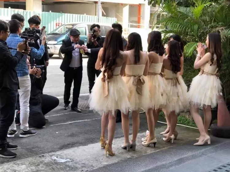 婚禮拚排場!出賣女友妹妹「超正伴娘團」左二小隻馬超Q… 網暴動:求聯絡方式