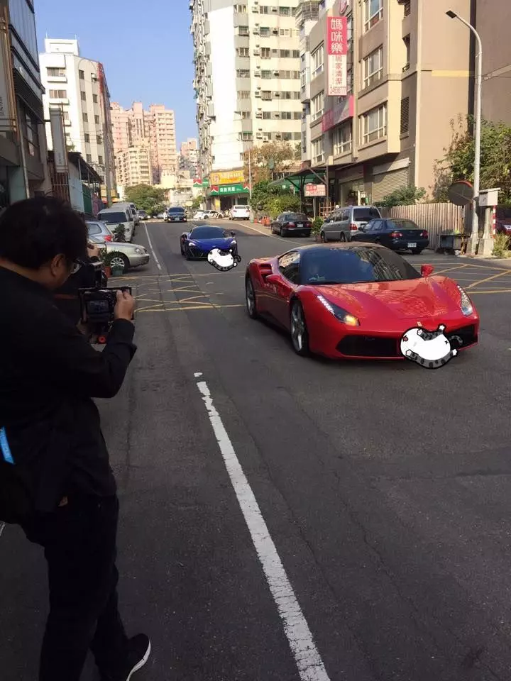 婚禮拚排場!出賣女友妹妹「超正伴娘團」左二小隻馬超Q… 網暴動:求聯絡方式