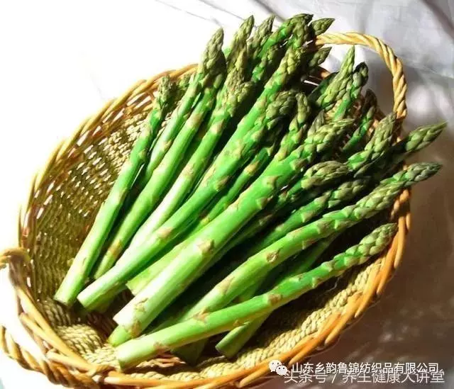 膝蓋疼、膝蓋響,一把香菜加生薑,膝蓋再也不疼了
