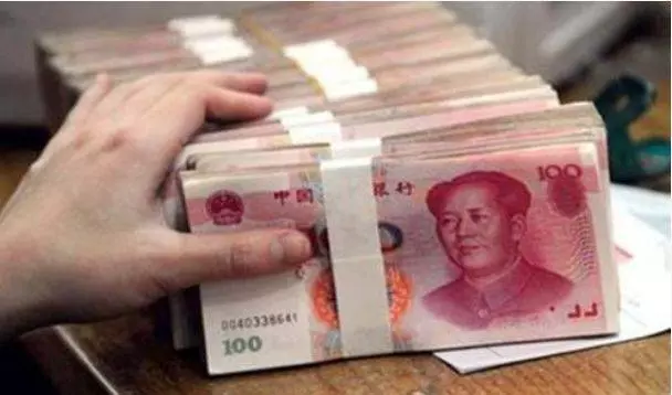 丈夫給俺五十萬,讓俺出國去旅遊,俺假裝出國,轉身回家蒙了