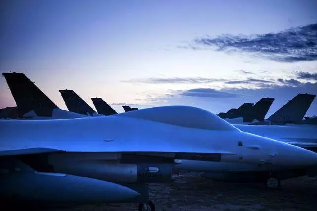 四千軍機停放在這片荒漠風吹日曬,數量超過第三空軍大國