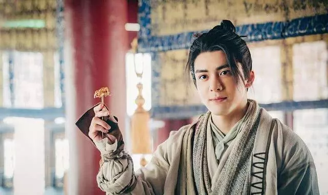 新版「張無忌」還沒大火就稱粉絲「母豬」,多番留言無粉絲回復