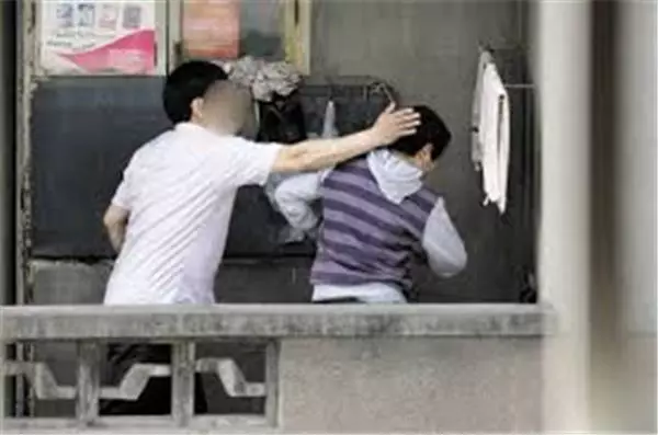 少女遭校園霸凌被扒衣凌辱,17年後欺負過她的人竟全部橫死,一調查警方才發現禍根早已種下!