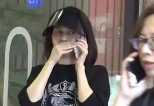 褲子都換了?張丹峰和經紀人畢瀅再度共處一室!