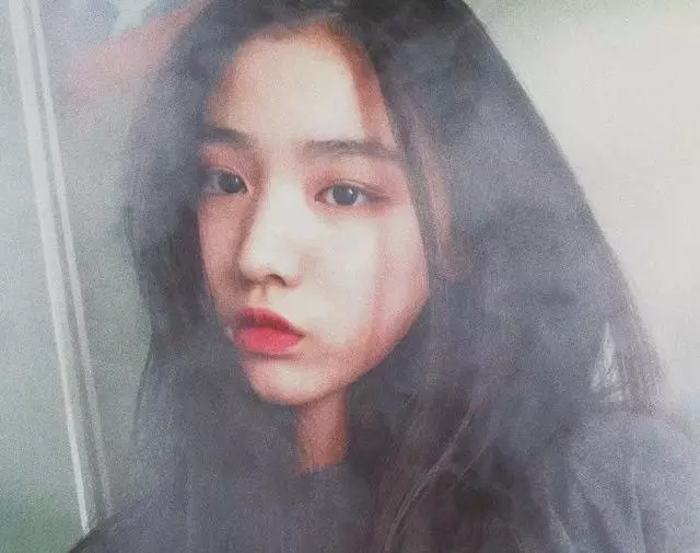 汪峰大女兒小蘋果,才14歲便濃妝艷抹,比黃磊女兒還顯成熟