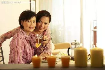 我出嫁爸媽給十萬嫁妝,婆婆嫌少讓我問爸媽要錢買房