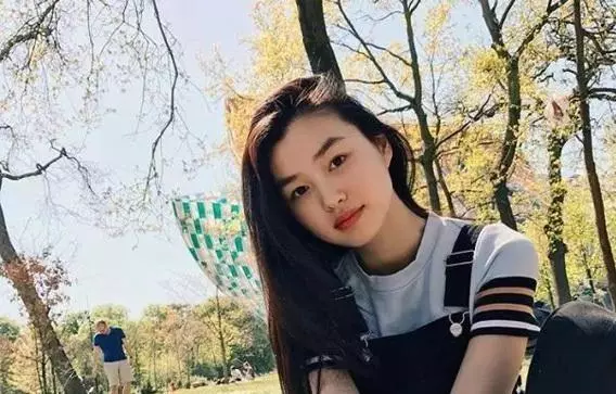 哥哥賣房替弟弟還40萬欠債,妻子要離婚,兩年後男子的福報來了