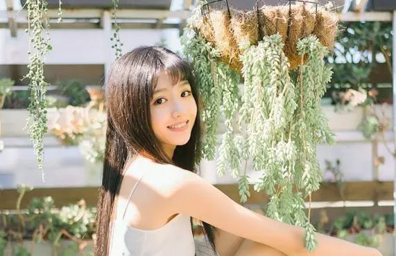 哥哥賣房替弟弟還40萬欠債,妻子要離婚,兩年後男子的福報來了