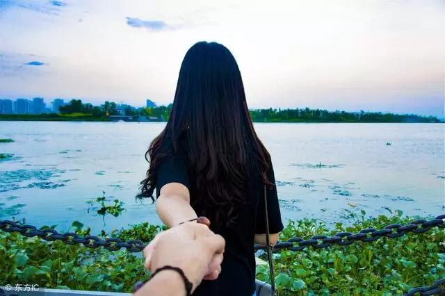 帶老婆外出散心,外婆的一番話讓我清醒,等老婆生了孩子我就離婚
