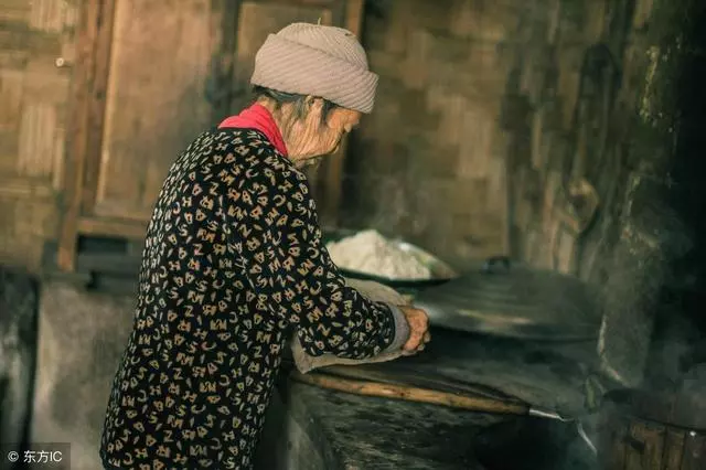 帶老婆外出散心,外婆的一番話讓我清醒,等老婆生了孩子我就離婚
