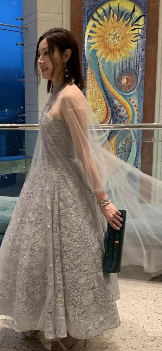 李嘉欣徐子淇出席盛宴無合照,細節暴露兩位貴婦地位有差距!