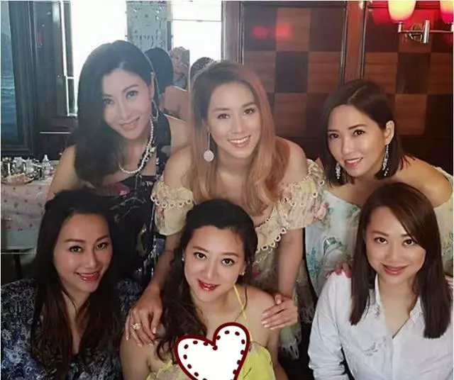 李嘉欣徐子淇出席盛宴無合照,細節暴露兩位貴婦地位有差距!
