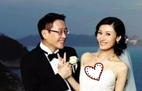 李嘉欣徐子淇出席盛宴無合照,細節暴露兩位貴婦地位有差距!