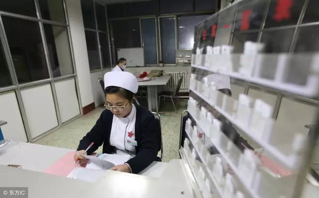 兒子半夜發燒我送去醫院,值班醫生說的一番話,老婆跟我提出離婚