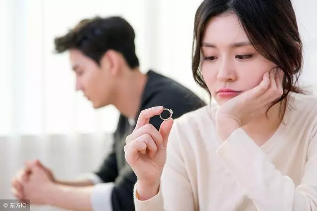 兒子半夜發燒我送去醫院,值班醫生說的一番話,老婆跟我提出離婚