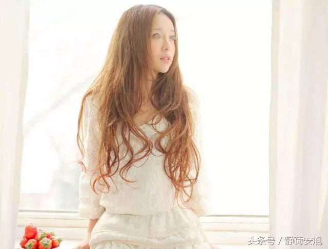 婆婆仗著兒媳家有錢不給彩禮,婚禮那天兒媳拿出嫁妝,婆婆發怒了