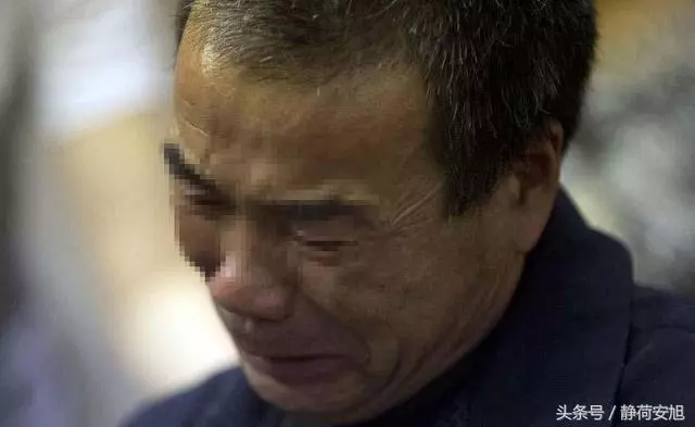 拾荒老人想兒子,兒子假裝不認識,公司老闆跑來喊聲了「爸爸」!
