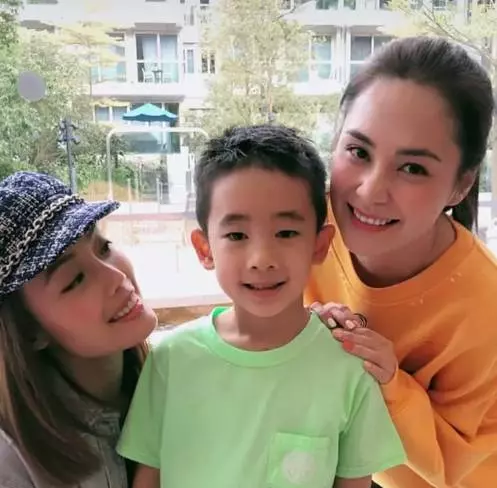 【TWINS想合照都被刁難?!】Jasper一句話婉拒合照,讓阿SA哭笑不得,網友贊爆:應采兒教得好