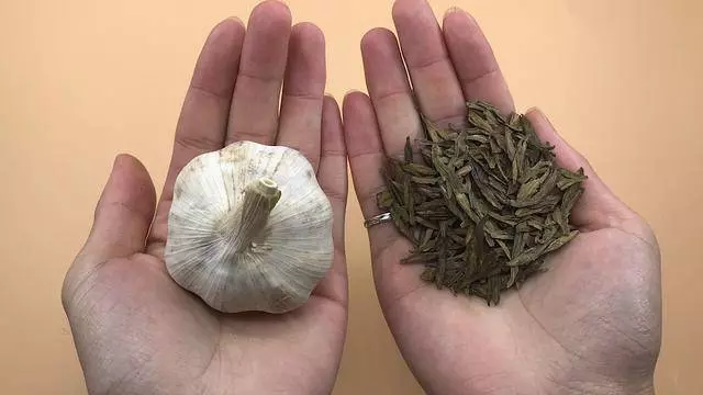 茶葉和大蒜放在一起,一年省下好多錢,儘快告訴家人,太厲害了