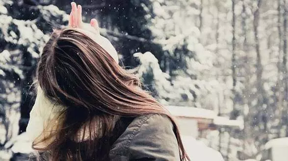婚房被嫂子就霸佔,房產證被她撕掉,一年後她跪下求我拿走婚房