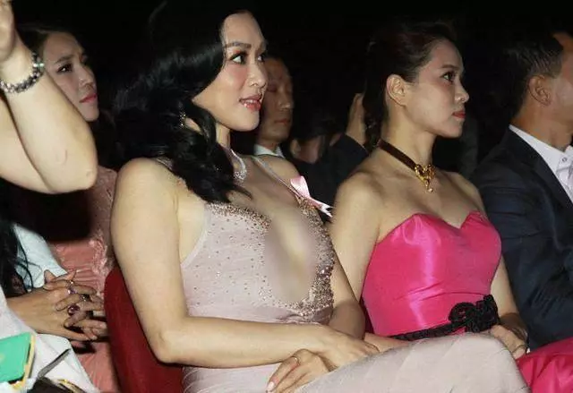 47歲鍾麗緹和48歲伊能靜一起出席活動,大家注意力卻放在2、3張