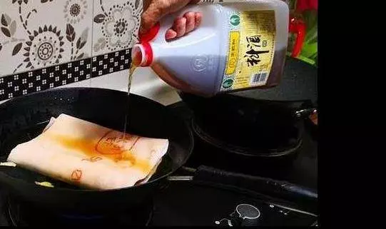 豬皮別再做皮凍了!這樣簡單一做,Q彈粘牙,開胃又解饞,比紅燒肉還好吃!!!