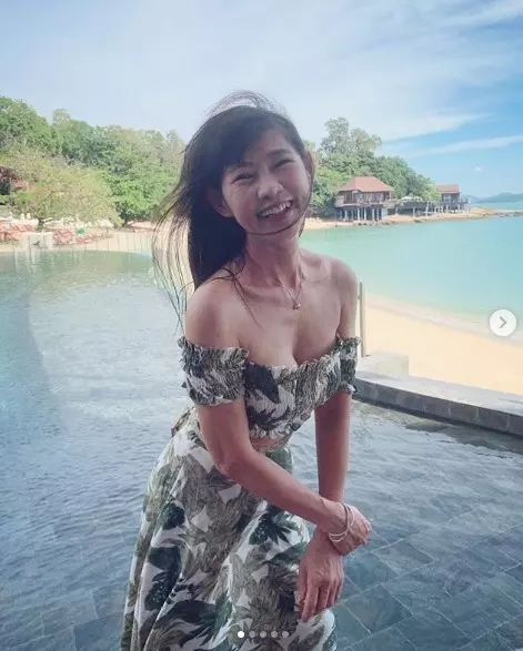 林明禎和53歲媽媽穿同款裙!阿姨的少女身材,好惹火~