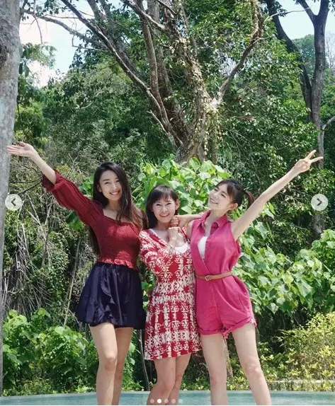 林明禎和53歲媽媽穿同款裙!阿姨的少女身材,好惹火~
