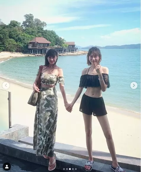 林明禎和53歲媽媽穿同款裙!阿姨的少女身材,好惹火~