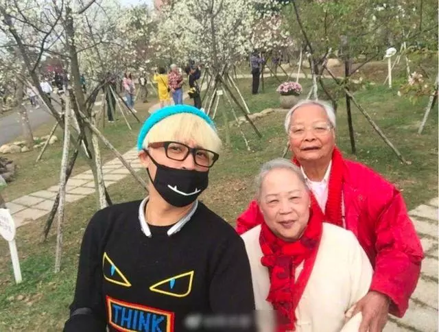 陳志朋家遭人縱火,房子化為灰燼父母積蓄沒了,小帥虎發文表態!
