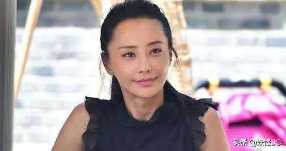 她離婚以後事業一落千丈,從女主淪落為龍套,如今卻活成這樣?