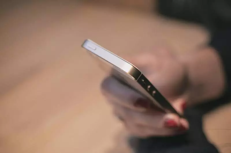 這就是已經完成的事情 時間 穆斯林女老師。! 她的手機不小心被學生給偷了 ?