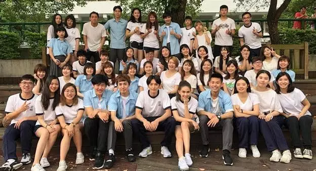 周杰倫指導昆凌拍戲,昆凌運動裝很吸睛,可我卻被男主帥了一臉!