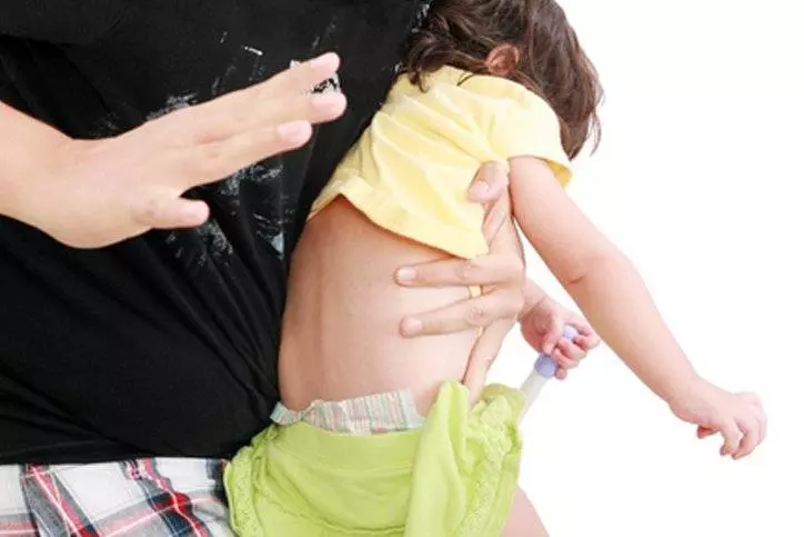 不滿被女僱主罵?黑心印傭虐14個月龍鳳胎解氣!