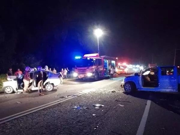 轎車駛入逆向車道 撞貨卡 2女喪命