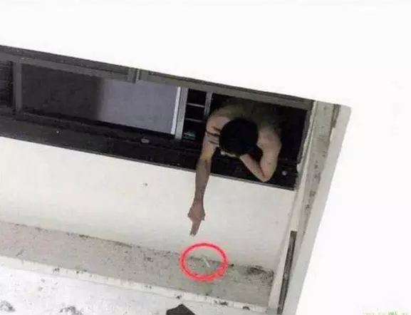 新加坡機場安撿人員,因為撿了一塊表,就坐牢了~