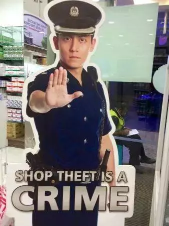 新加坡機場安撿人員,因為撿了一塊表,就坐牢了~