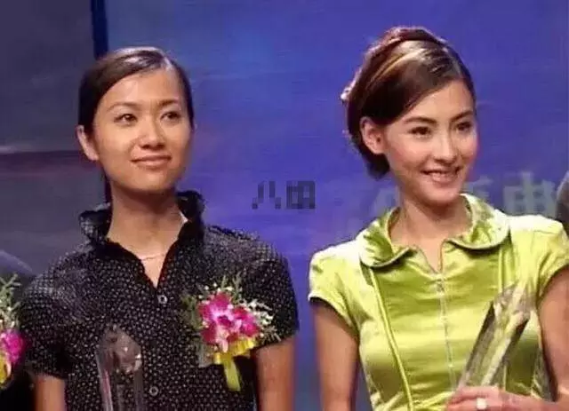 佘詩曼黎姿罕見同框照,張柏芝臉小一大圈,旁邊胡杏兒完全認不出