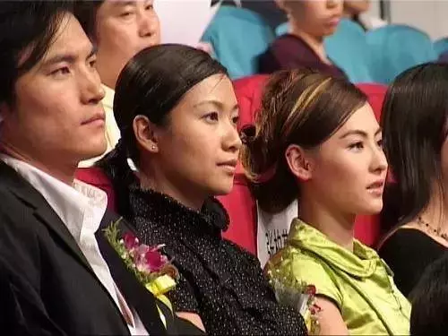 佘詩曼黎姿罕見同框照,張柏芝臉小一大圈,旁邊胡杏兒完全認不出