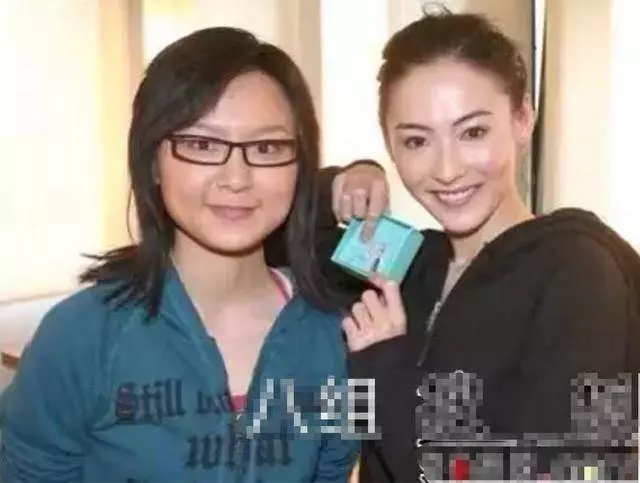 佘詩曼黎姿罕見同框照,張柏芝臉小一大圈,旁邊胡杏兒完全認不出