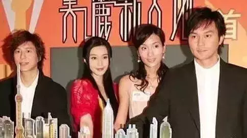 佘詩曼黎姿罕見同框照,張柏芝臉小一大圈,旁邊胡杏兒完全認不出