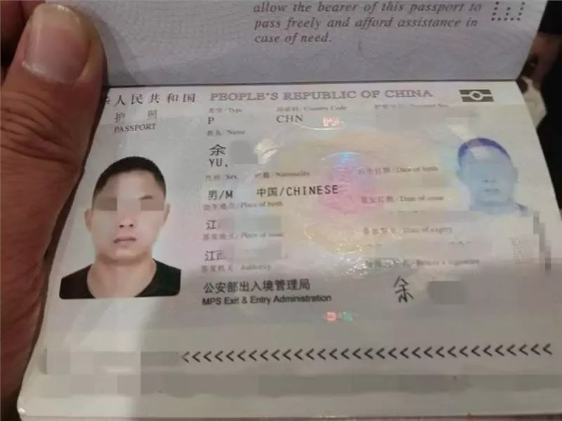 中國男子飛機上做這種事,警察也拿他沒辦法,大馬網友:小心這號人物!
