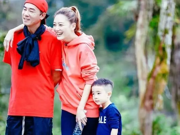 應采兒只是換個髮型,至少減齡了13歲!陳小春都不好意思帶出去