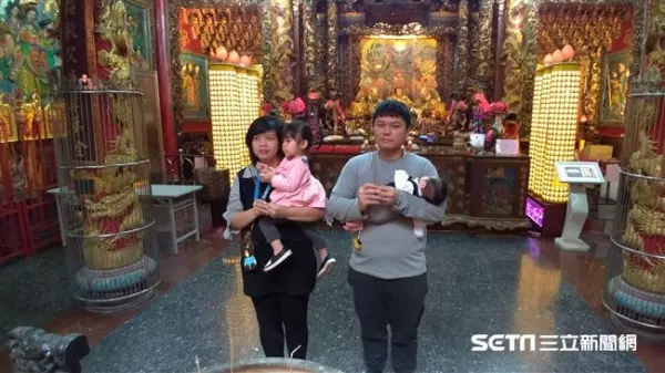 媽祖慈悲!被醫生診斷「很難生出來」求助神明 娘娘賜福「突然飛出幼鳥」讓他落淚還願