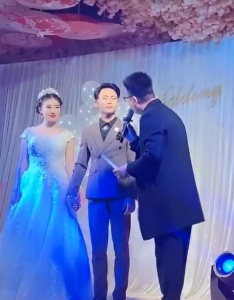 學生結婚!老師突然拿出「高中時沒收的情書」歸還 神展開感動全網:抱歉晚了