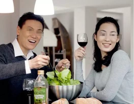 老婆車禍去世,俺迎娶她閨蜜,翻出老婆生前給她發的信息,蒙了