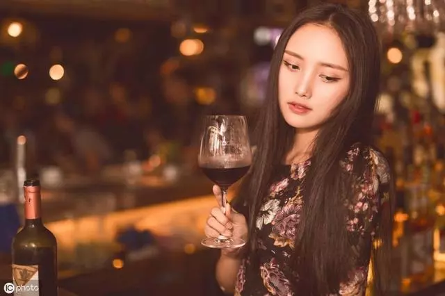小伙不抽菸不喝酒,婚後卻查出肝癌,醫生嘆氣:這八成和妻子有關