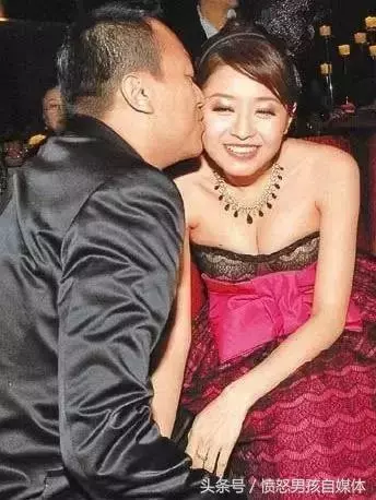 「咪神」23歲風光嫁豪門,連生4個女兒!但丈夫還在榨乾她,根本生娃機器!如今變這樣!