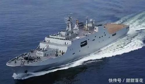 44艘海盜船圍堵1艘軍艦!艦長做了個動作,海盜掉頭就跑